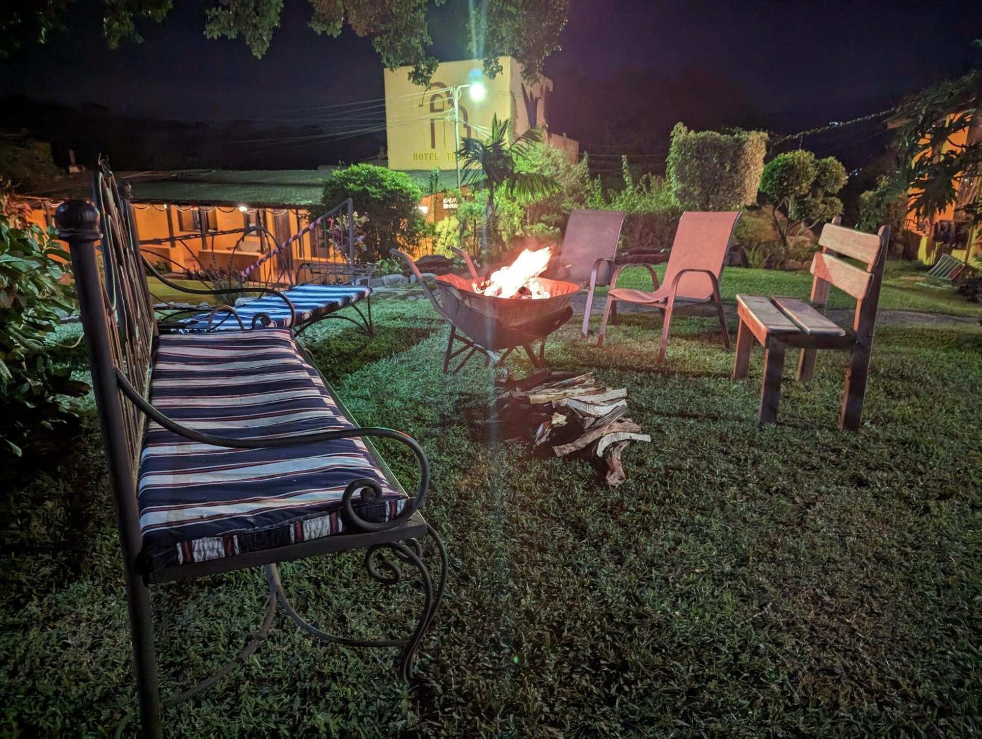 Hotel Toliman San Lucas Toliman Bagian luar foto